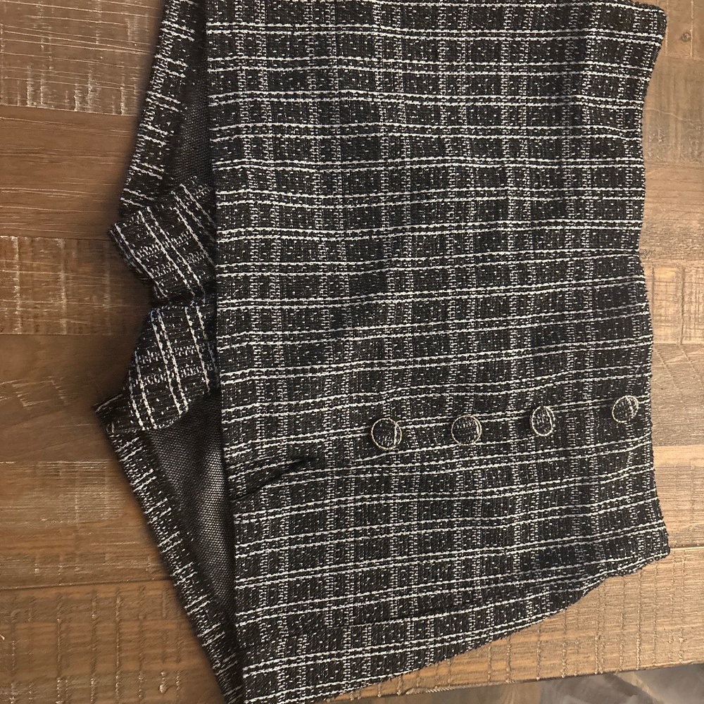 Short with skirt front